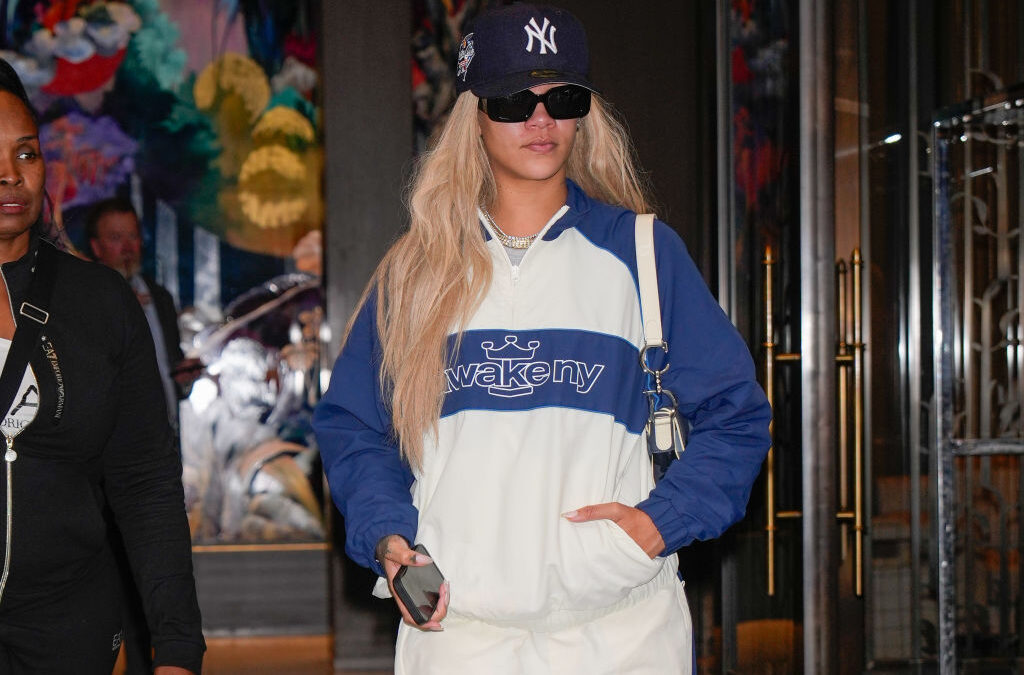 Rihanna Gets Fans All Riled Up By Wearing An ‘I’m Retired’ Shirt During NYC Outing​