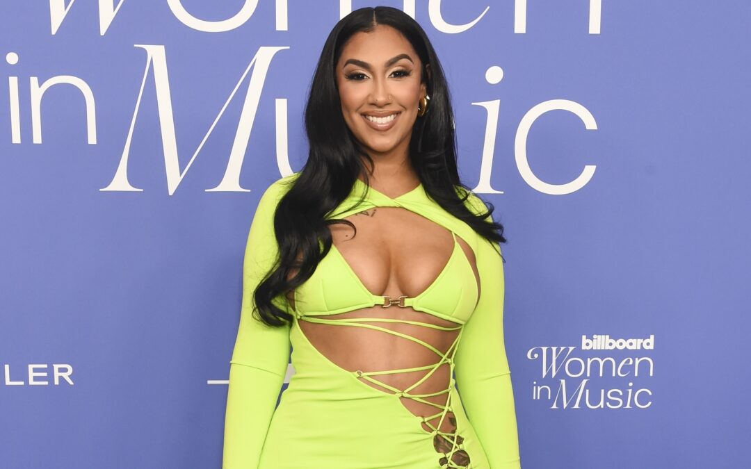 Sun’s Out, R&Buns Out: Queen Naija Applies Pool Day Pressure With Double Cheeked Up Thirst Traps Ahead Of New Single, BBLows Up Internet​