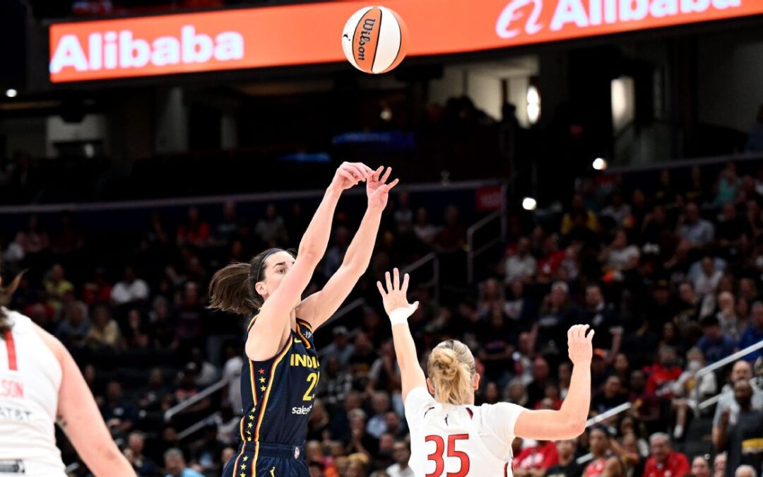 WNBA-record crowd sees Clark, Fever drop finale​