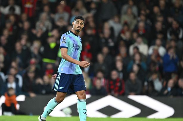 Ex-Premier League ref names THREE reasons why William Saliba should not have been sent off​