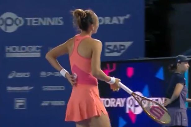 Tennis star makes awkward wardrobe blunder – leaving sheepish opponent to point it out​