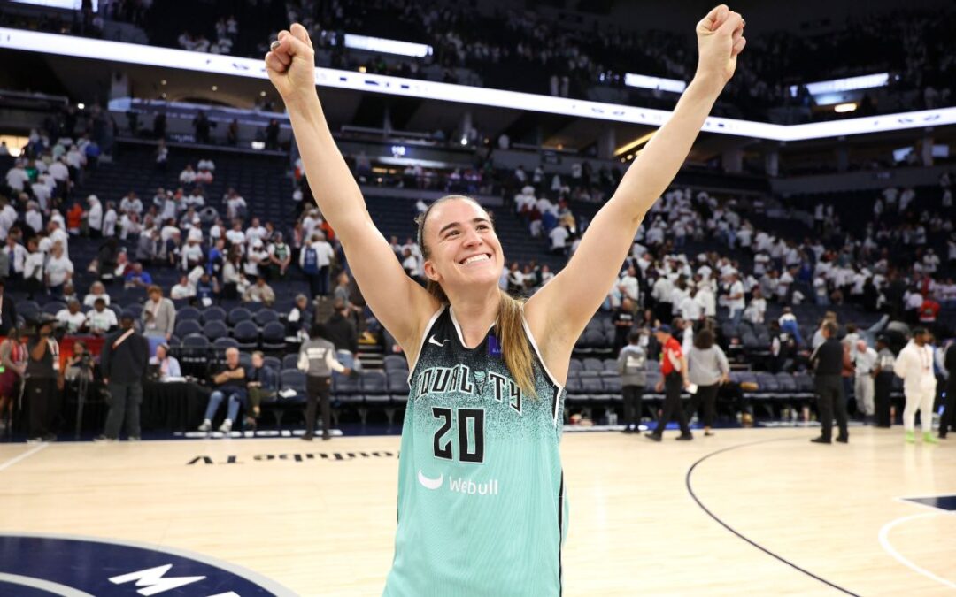 Sources: Ionescu hurt hand in G4 of WNBA Finals​