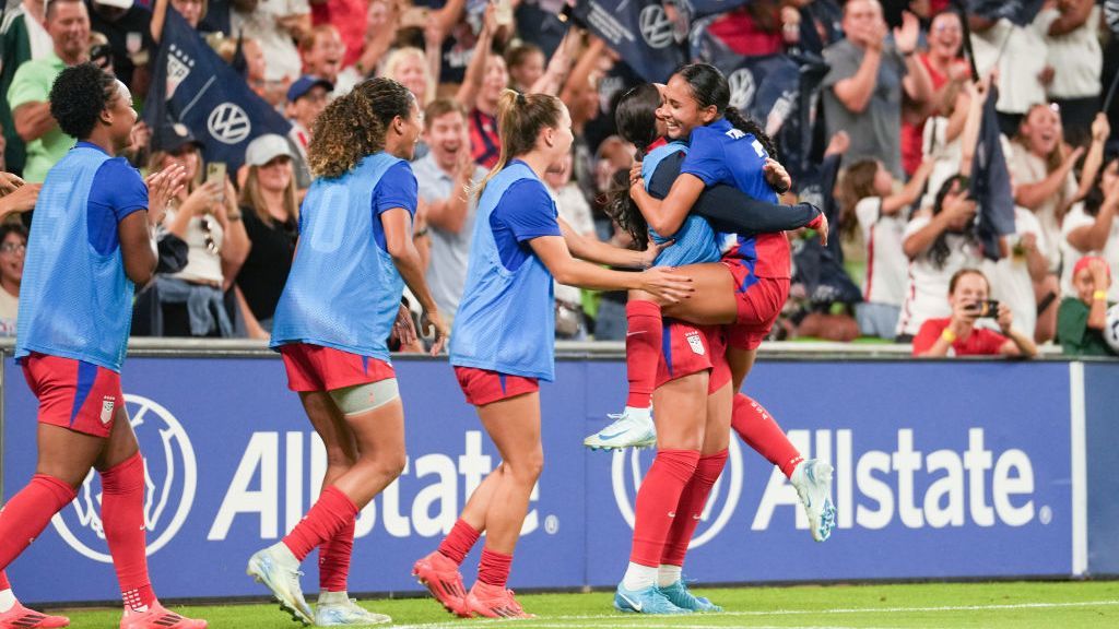 Thompson, 19, nets 1st career USWNT goal in win​