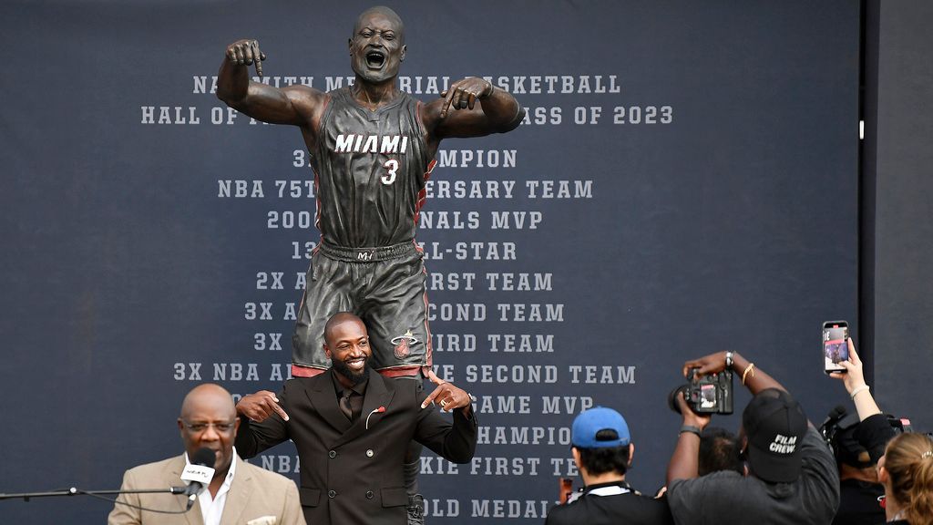 Wade defends statue’s look amid hail of jokes​