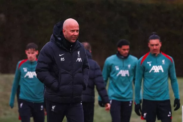 Liverpool boss Arne Slot fires warning to players over Premier League title advantage​