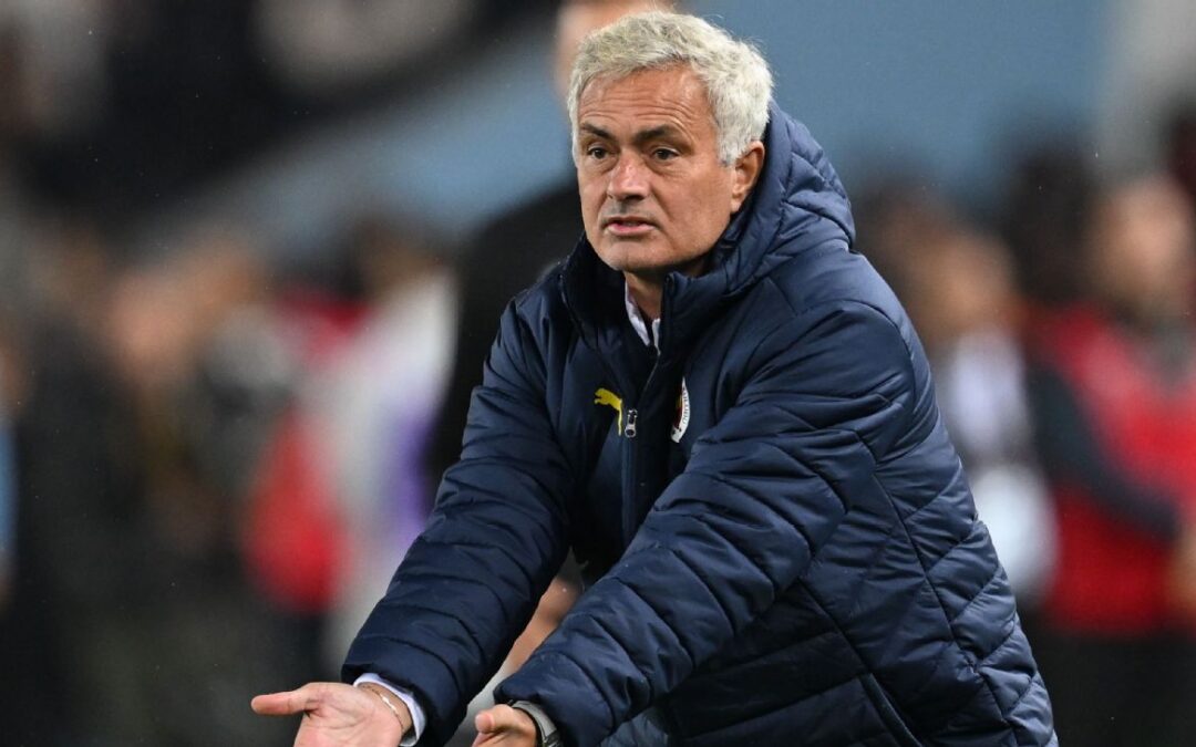 Mourinho banned for Turkish league ‘smells’ rant​​