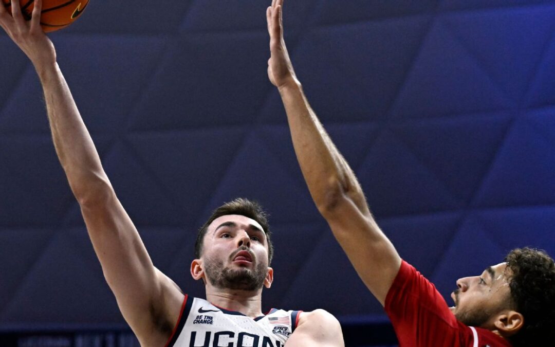 UConn unveils title banner, then opens with rout​