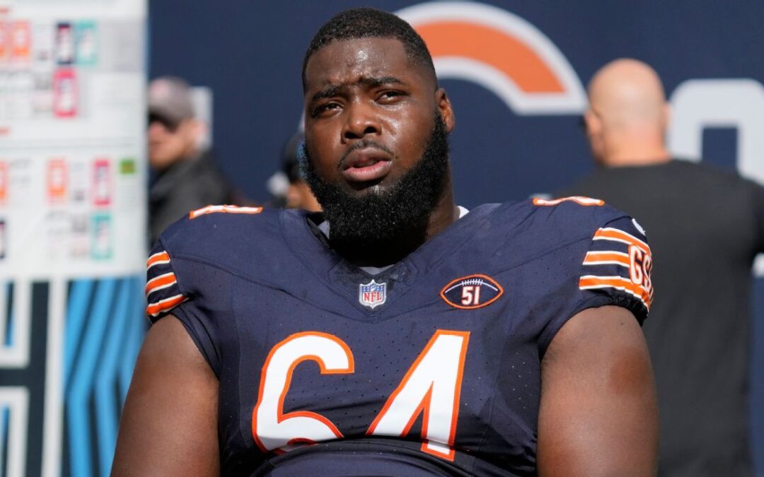 Bears waive OG Davis after late scratch vs. Pats​