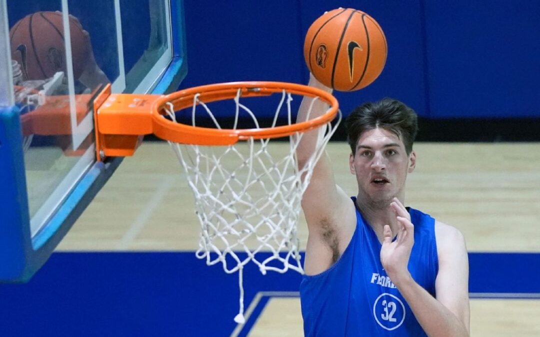 Gators to redshirt 7-foot-9 freshman Rioux​