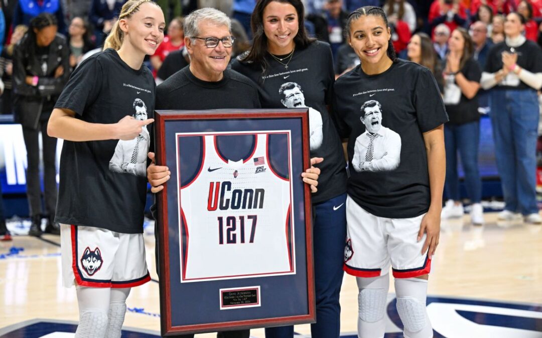 Geno soaks in wins record with UConn greats, goat​